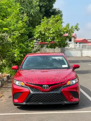 Toyota Camry SE 2021 Red
