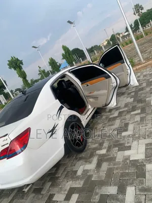 Toyota Avalon XLS 2010 White