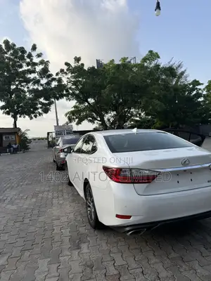 Lexus ES 350 FWD 2016 White