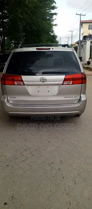 Toyota Sienna 2004 Silver