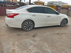 Nissan Altima 2017 White