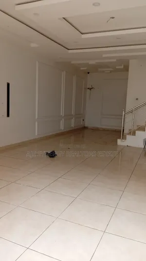 4bdrm Duplex in Lekki Phase 1 for rent