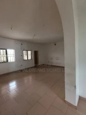 3bdrm Block of Flats in Utako for rent