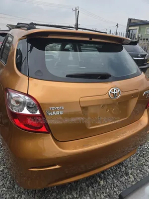Toyota Matrix 2010 Gold