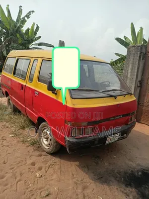 Nissan Versa 1988 Red