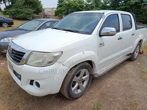 Toyota Hilux 2009 White