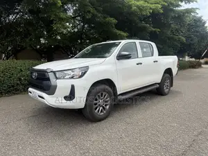 New Toyota Hilux 2025 White