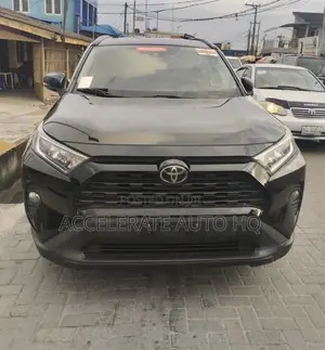 Toyota RAV4 XLE 2021 Black