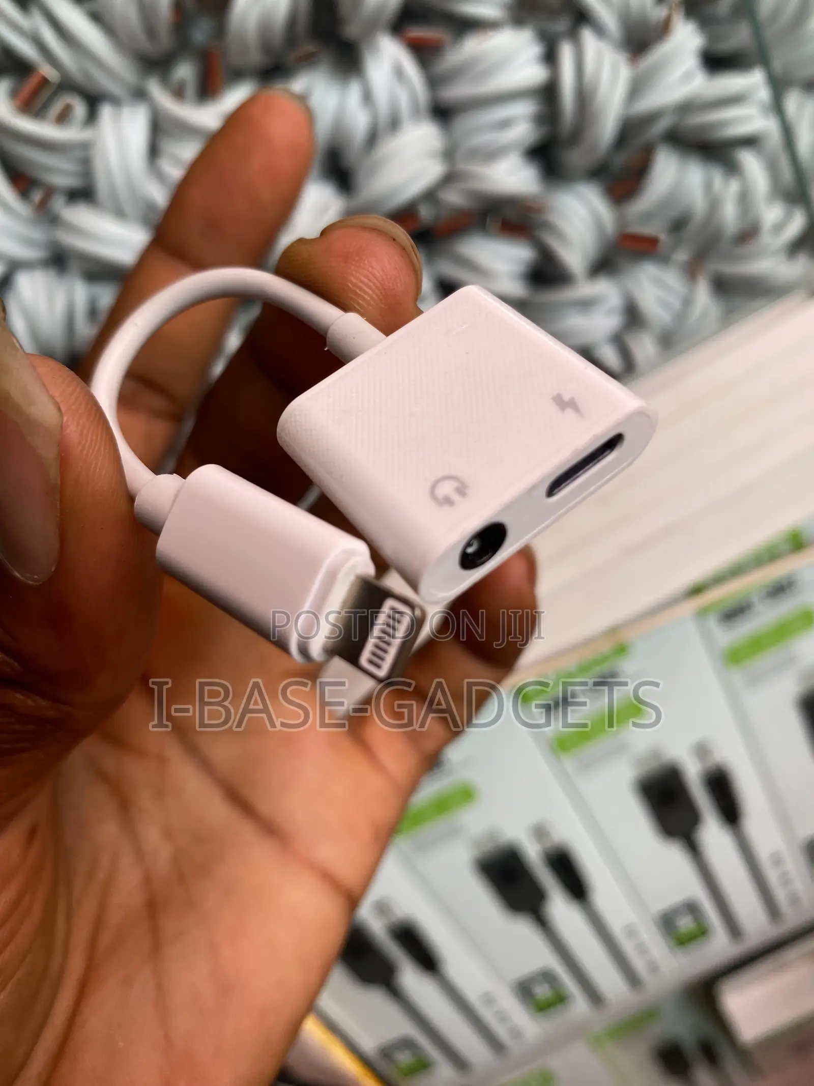 Lightning to 3.5mm and Charging Adapter