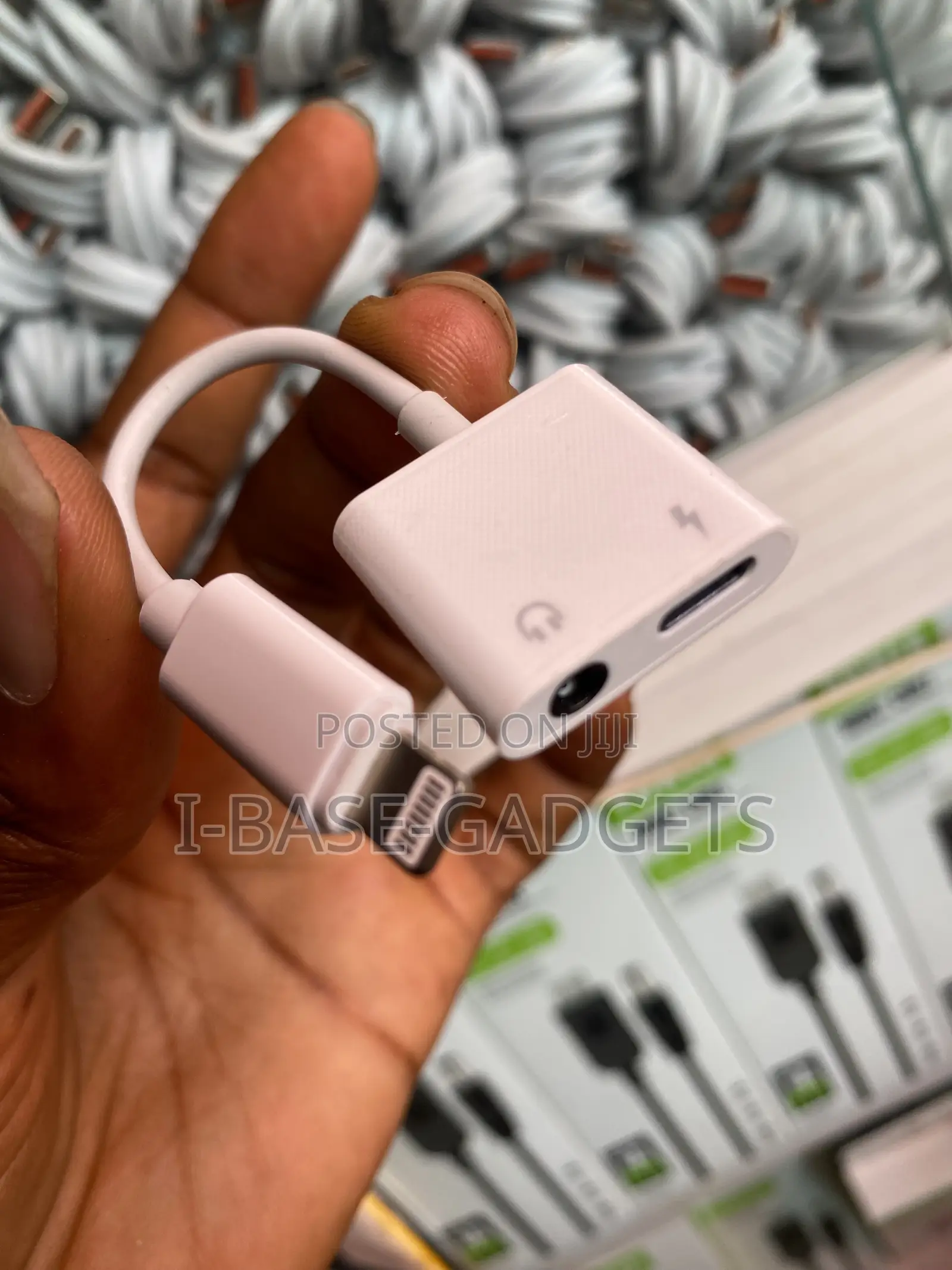 Lightning to 3.5mm and Charging Adapter