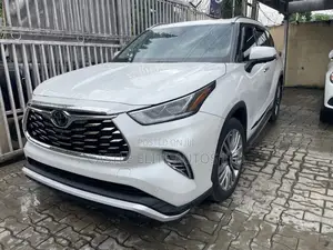 Toyota Highlander Platinum AWD 2023 White