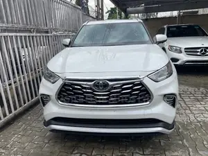 Toyota Highlander Platinum AWD 2023 White