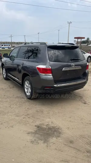 Toyota Highlander 2.7L 2WD 2013 Gray
