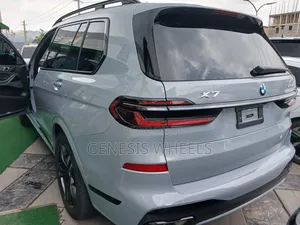 New BMW X7 xDrive40i Sports Activity Vehicle 2025 Gray