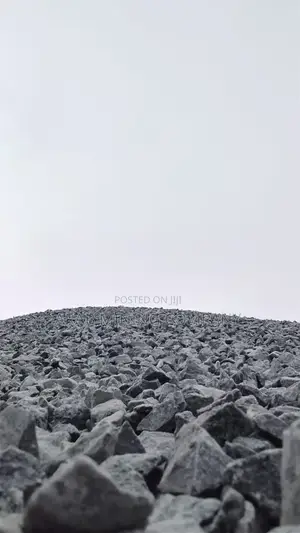 Grab Granite and Chipping