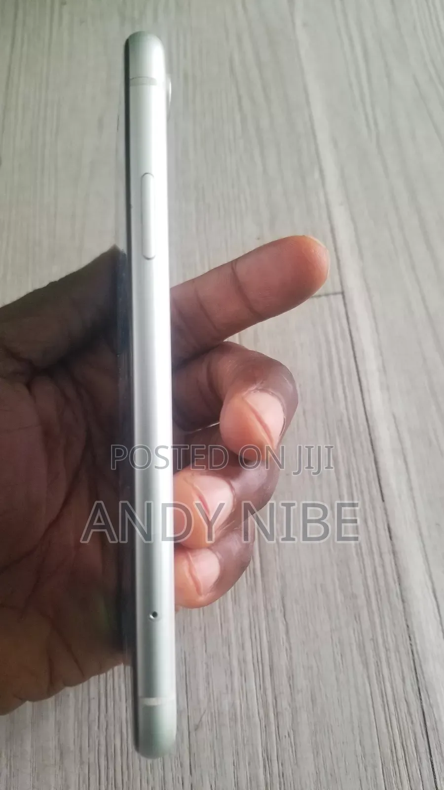 Apple iPhone XR 64 GB White
