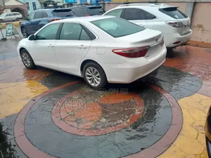 Toyota Camry LE 4dr Sedan (2.5L 4cyl 6A) 2016 White
