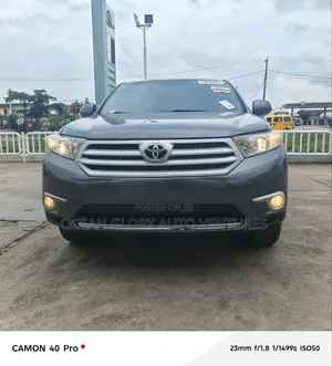Toyota Highlander Limited 2012 Gray