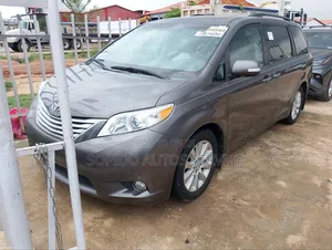 Toyota Sienna 2013 Gray