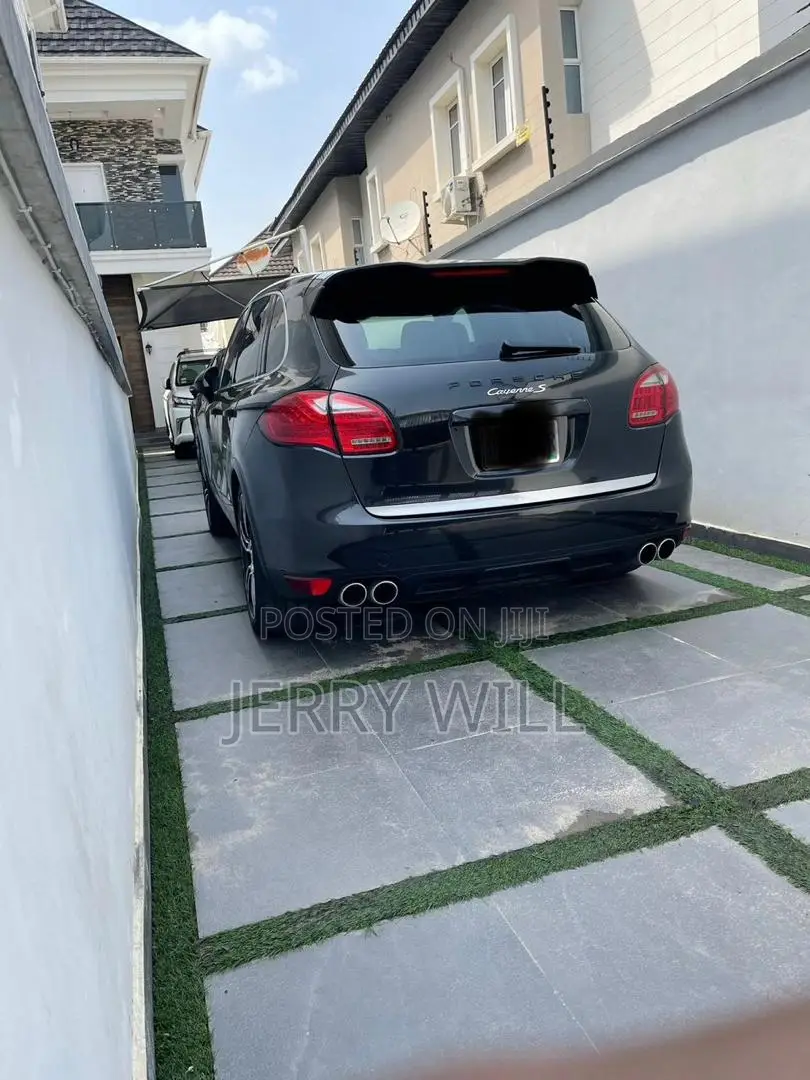 Porsche Cayenne S 2011 Black