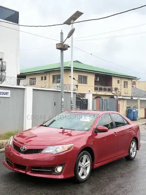 Toyota Camry SE Sport 4dr Sedan w/Prod. End 11/13 (2.5L 4cyl 6A) 2014