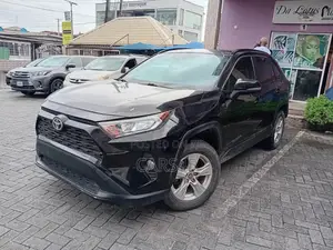 Toyota RAV4 XLE Premium 2021 Black