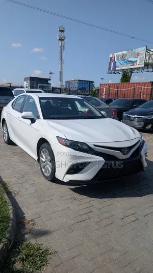 Toyota Camry 2019 White