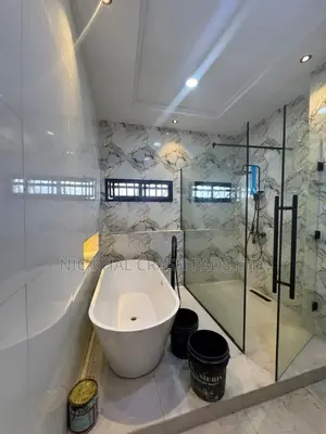 5bdrm Duplex in 1St Ochacho, Life Camp for rent
