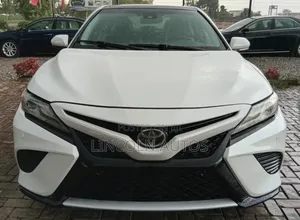 Toyota Camry XSE FWD (2.5L 4cyl 8AM) 2018 White