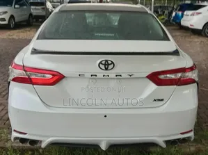 Toyota Camry XSE FWD (2.5L 4cyl 8AM) 2018 White