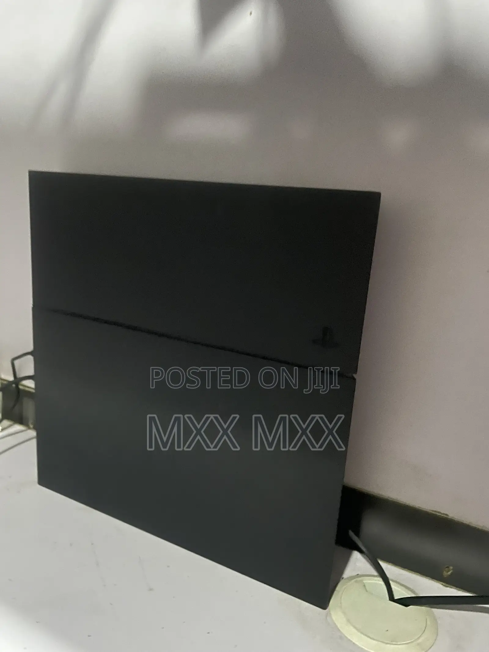 Ps4 With 2 Pads Plus 6 Games
