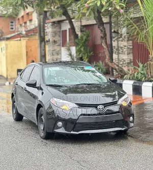 Toyota Corolla LE Premium 4dr Sedan (1.8L 4cyl CVT) 2016 Black