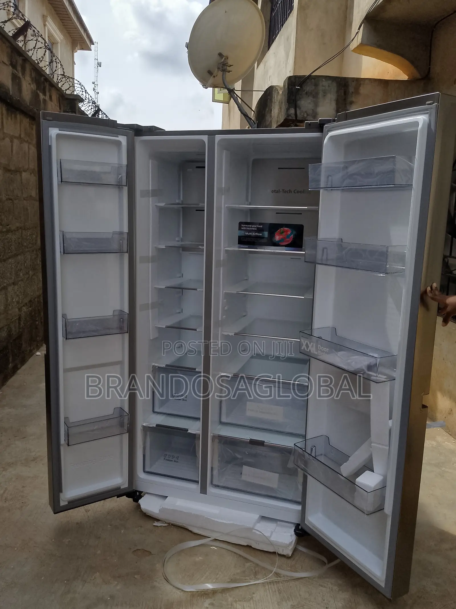 Large Hisense Refrigerator 637l Side by Side Design