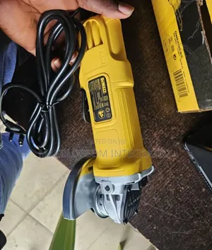 4 1/2 Electric Dewalt Filling Machine 240v With Dead Man Switch