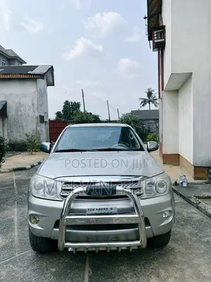 Toyota Fortuner 2.7 RWD 2010 Silver