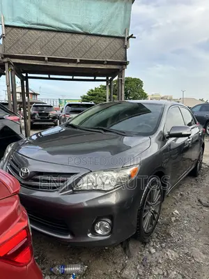 Toyota Corolla LE 4dr Sedan (1.8L 4cyl 4A) 2013 Gray