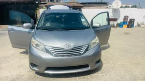 Toyota Sienna 2015 Silver