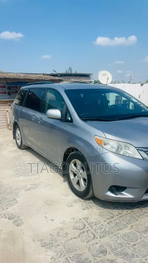 Toyota Sienna 2015 Silver