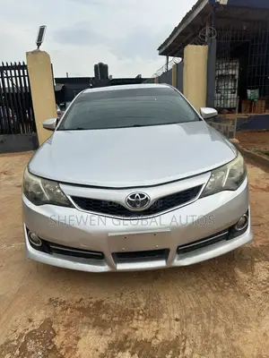 Toyota Camry SE 4dr Sedan (2.5L 4cyl 6A) 2013 Silver