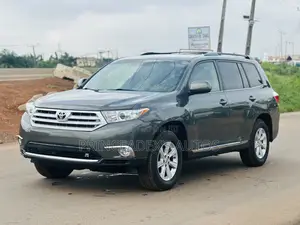 Toyota Highlander SE 2011 Green