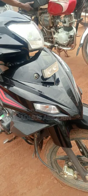 TVS HLX Plus ES 2025 Black