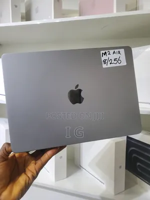 New Laptop Apple MacBook Air 2022 M2 8GB Apple M2 SSD 256GB