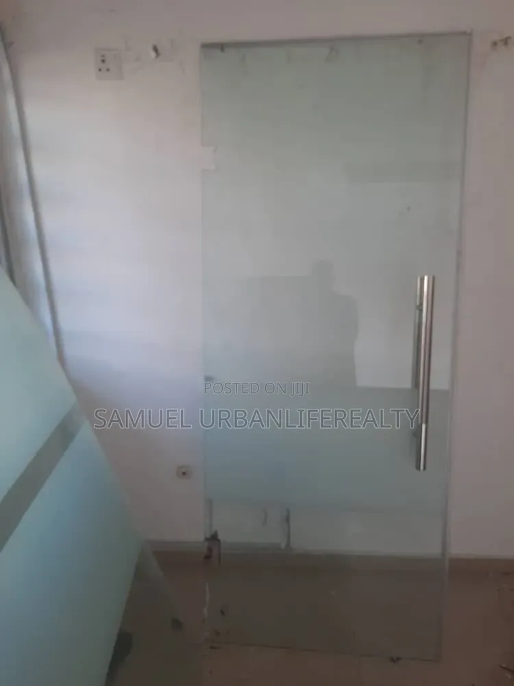 Neatly Used Tempered Glass for Office Partitions
