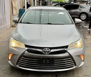 Toyota Camry LE 4dr Sedan (2.5L 4cyl 6A) 2015 Silver