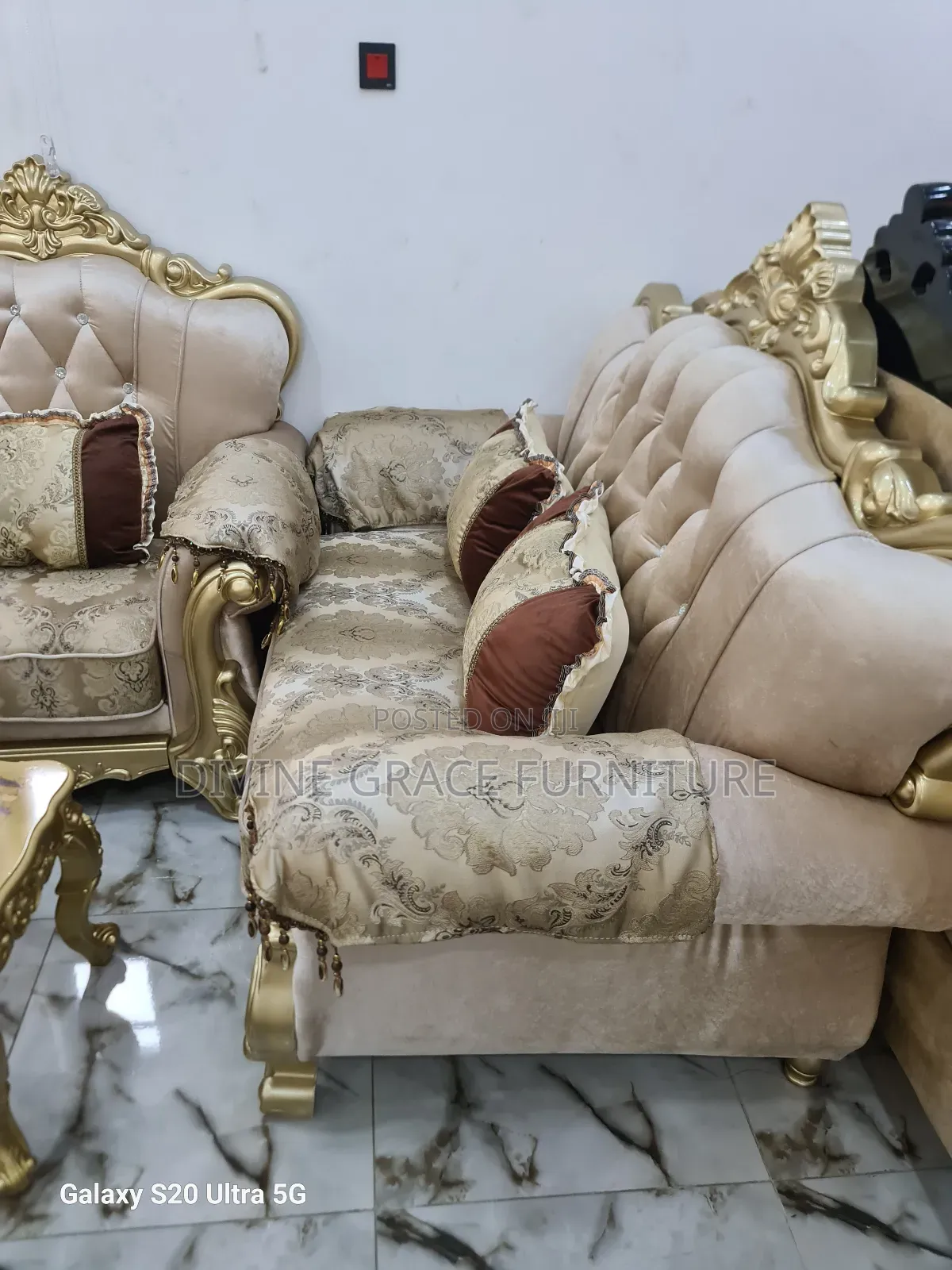 High Quality Royal Chairs