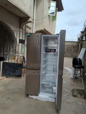 Hisense Side by Side Refrigerator With Stylish Finish 637l [Rs-87ws]