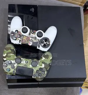 Uk Used Ps4 With 2 Pad and 10 Games