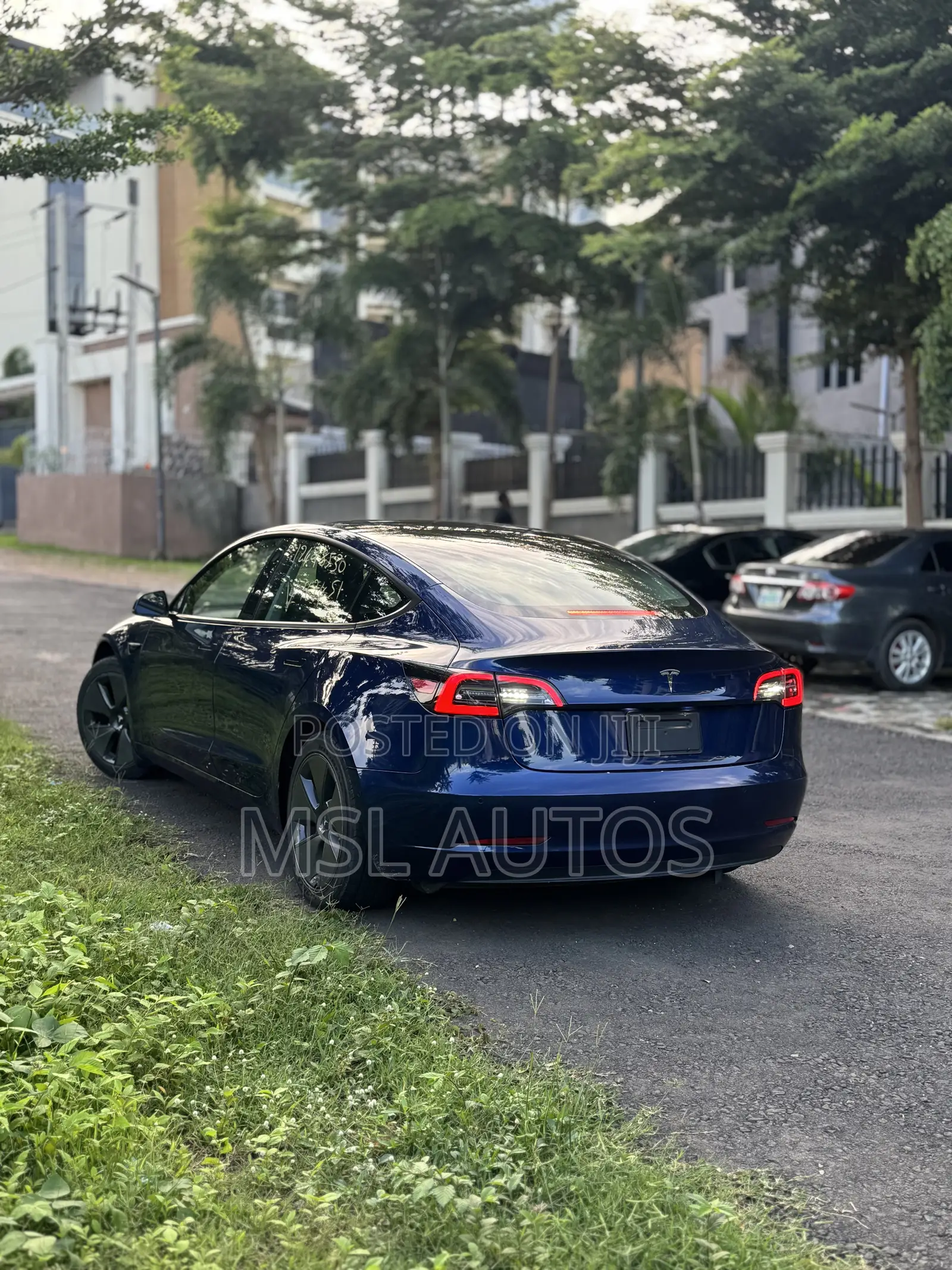 Tesla Model 3 2020 Blue