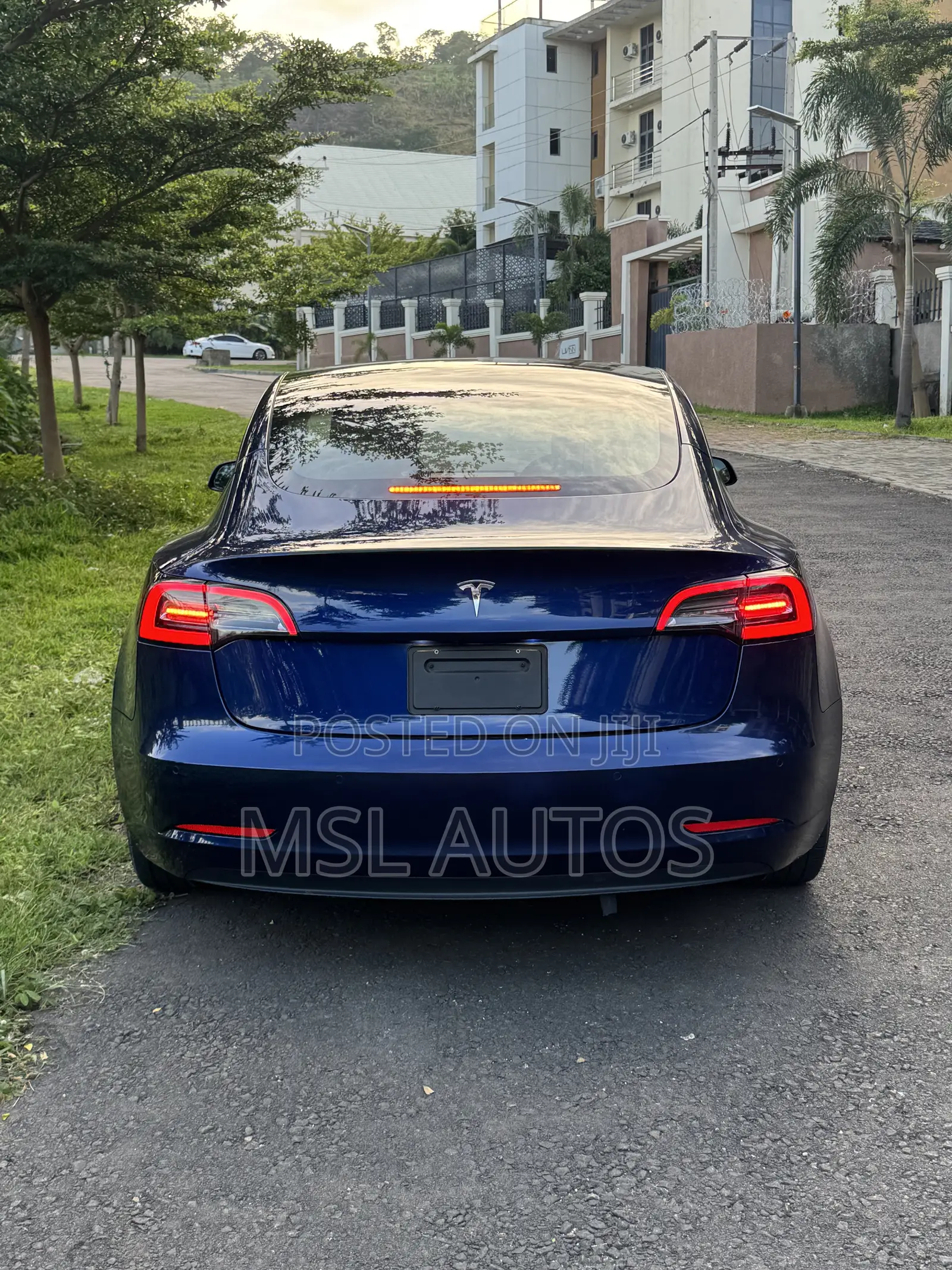 Tesla Model 3 2020 Blue