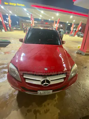 Mercedes-Benz GLK-Class Base GLK 350 4dr AWD 4MATIC (3.5L 6cyl 7A) 2015 Red